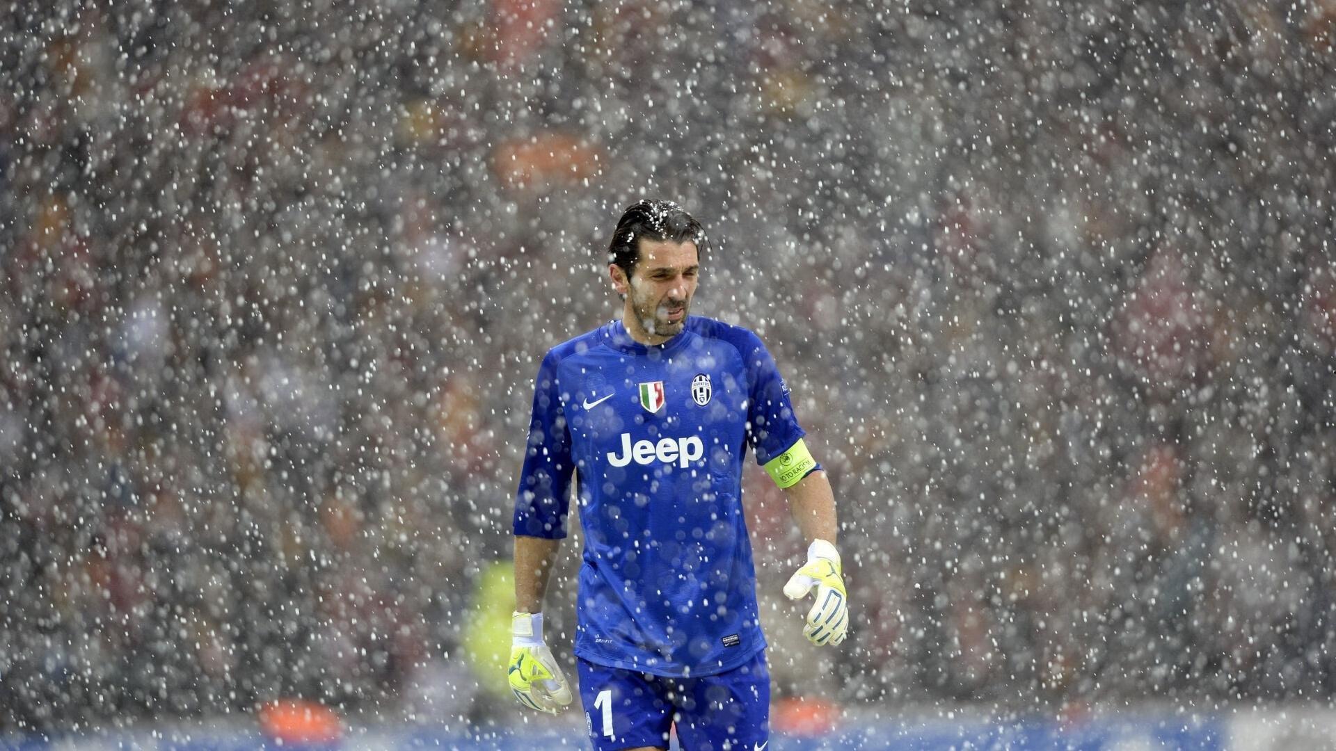 击剑健儿军训淬火 钢铁意志助力巴黎征程